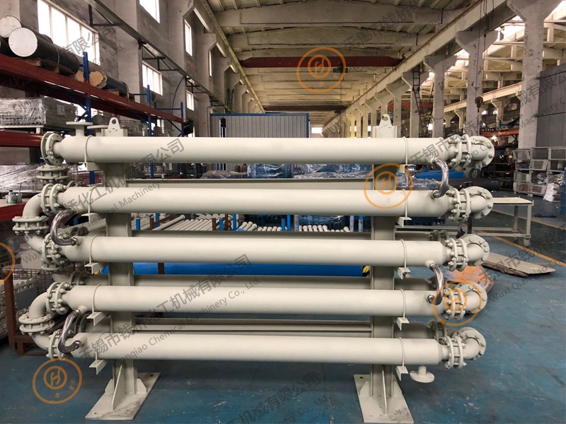 搪玻璃管式水解反應(yīng)器正面 搪玻璃管式水解反應(yīng)器正面