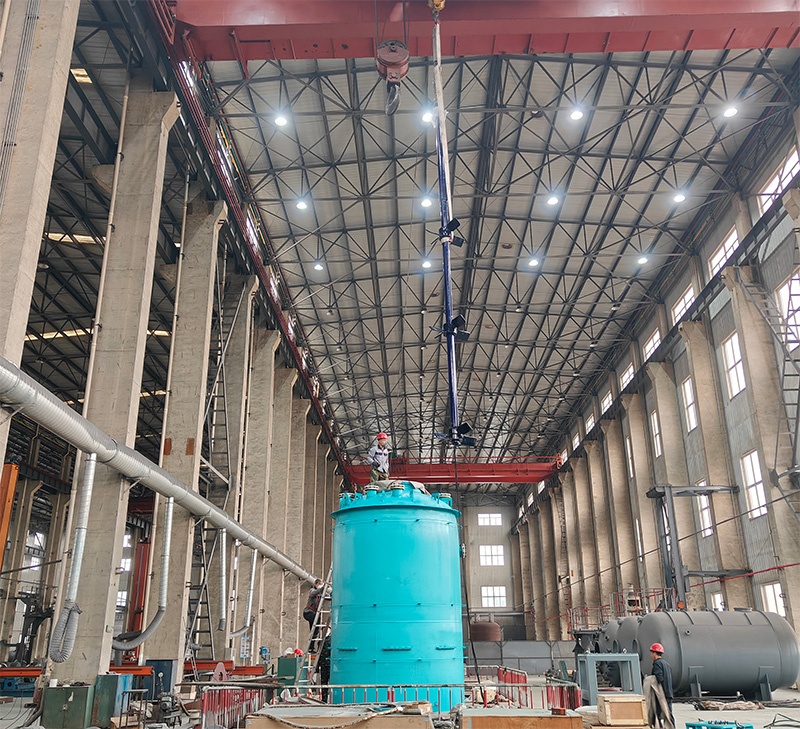 120立方的搪玻璃反應釜攪拌安裝2